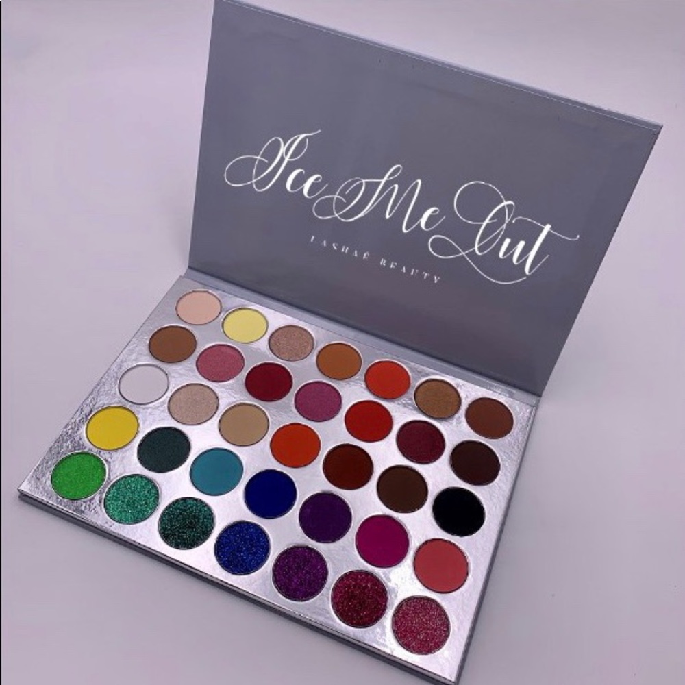 🎉 Host Pick 🎉🔥Ice Me Out Eyeshadow Palette🔥